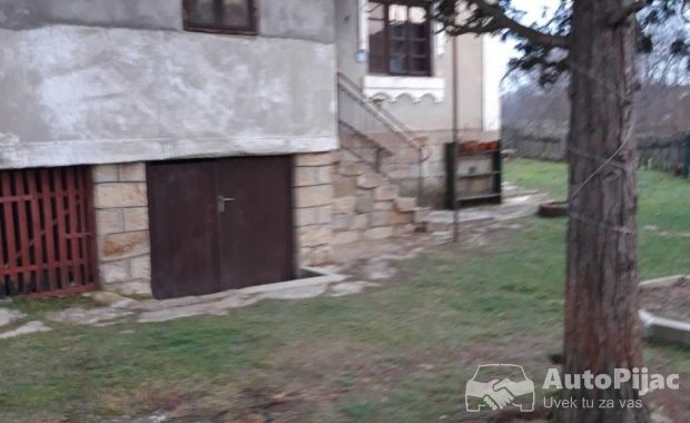 Na prodaju kuća u mestu Mali Crljeni