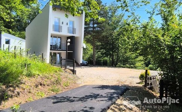 Zlatibor – Moderna kuća sa dodatnom stambenom jedinicom, Zova (plac 600 m²)