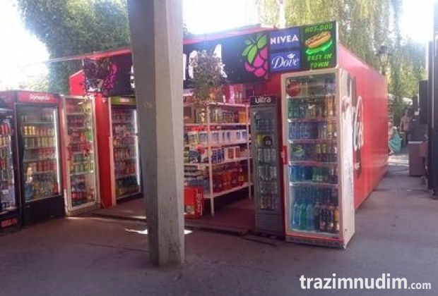 Izdaje se 25 kvadrata kiosk lokal centar Zemuna kod robne kuće