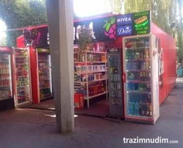 Izdaje se 25 kvadrata kiosk lokal centar Zemuna kod robne kuće