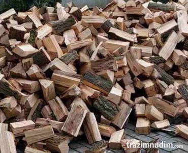 Cepana drva za ogrev i ljuspice za potpalu
